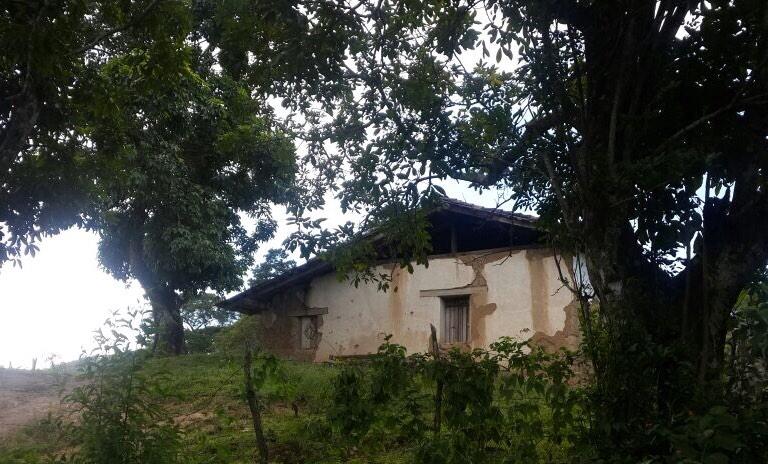 Nunca desprecies tu propio lugar, tu hora.Cada lugar está bajo las estrellas, es el centro del mundo. John Burroughs.