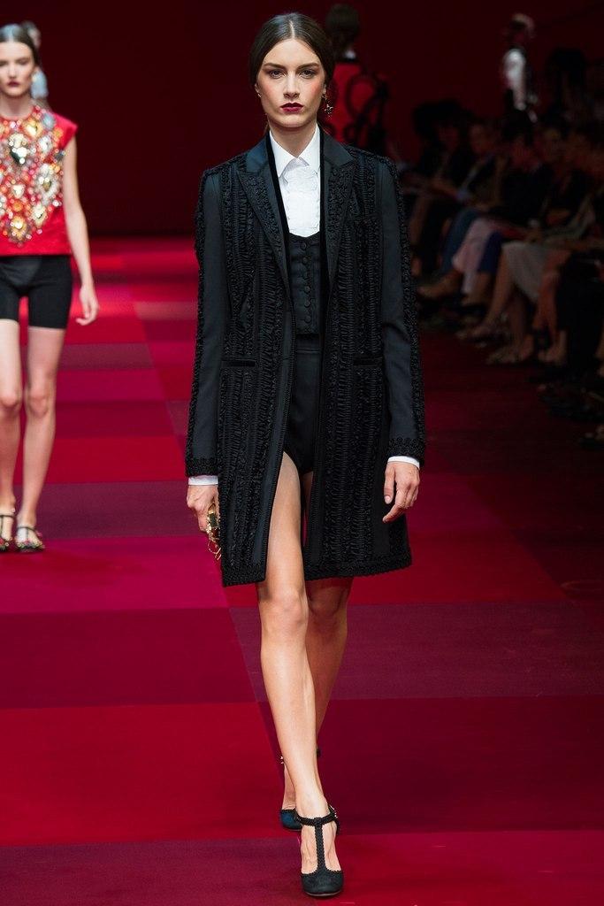 styletopic's tweet photo. Модный показ Dolce &amp; Gabbana. http://t.co/FI87V4SQgs