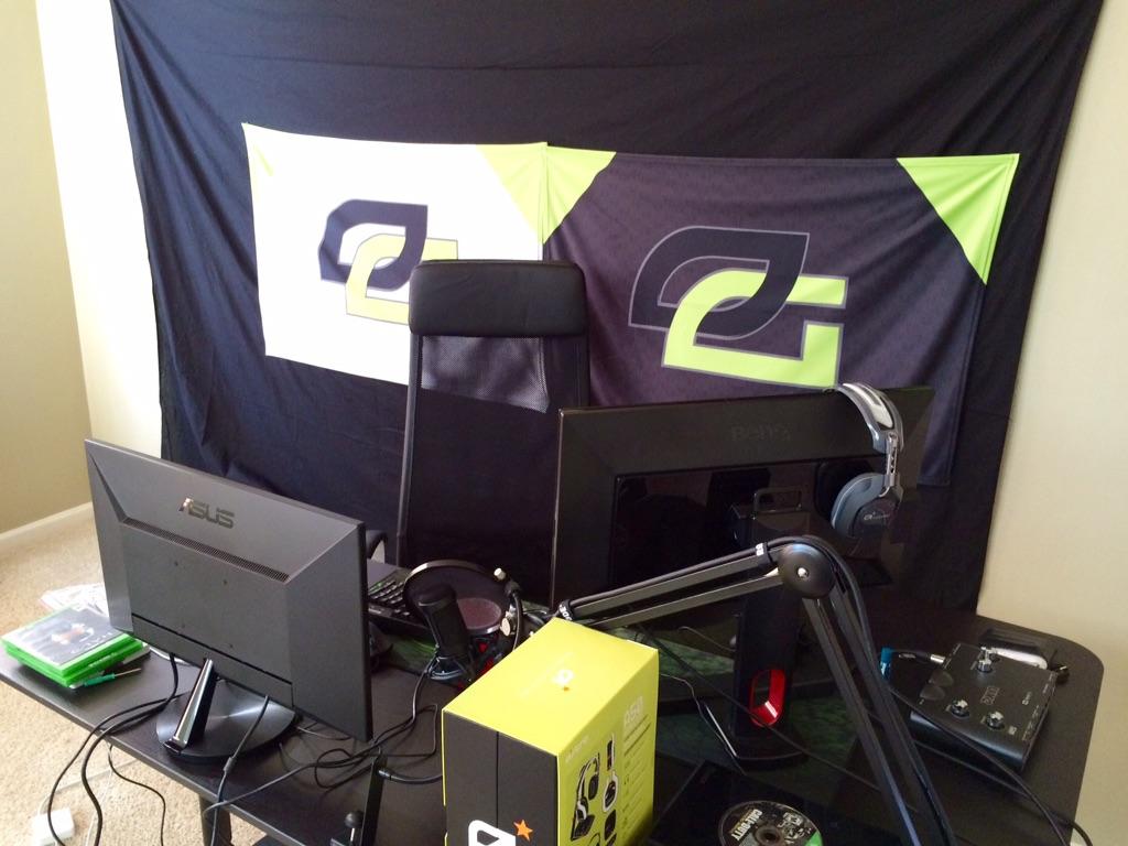 Crimsix's tweet image. My setup atm