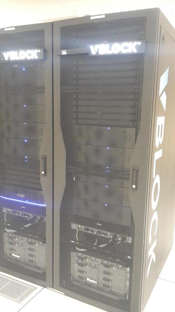 BethRadies's tweet photo. Looking good, like Christmas! #VBlock @DiranNaidoo @bcxglobal @vce @dthwaits @nrigos @EMCcorp #TigerIT http://t.co/4KVrDgW3Lo