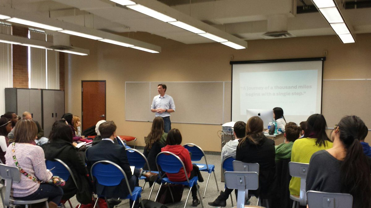 GregLak's tweet photo. @AIGAdesign #DesignExpo2014 @utarlington Presentation on Design Leadership with a fun crowd of great future designers http://t.co/OuH4moOifD