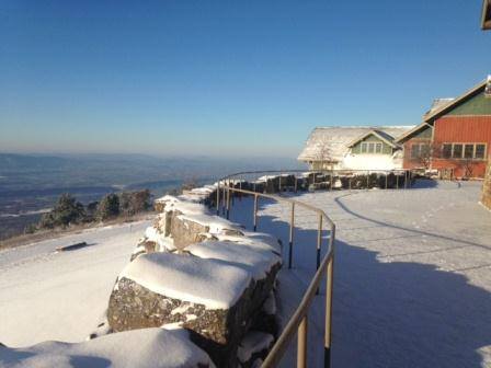 ArkStateParks's tweet photo. A look at the snow event from near the highpoint of the state. http://t.co/KYkuJkU7nd http://t.co/BdRj1yhoi6