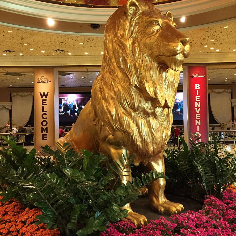 LatinGRAMMYs's tweet photo. ¡Buenos días! Bom dia! Good Morning! Desde @Vegas! Hoy comienza la semana de los @LatinGRAMMYs http://t.co/4GiegSpMIs http://t.co/mekIc8WiXZ