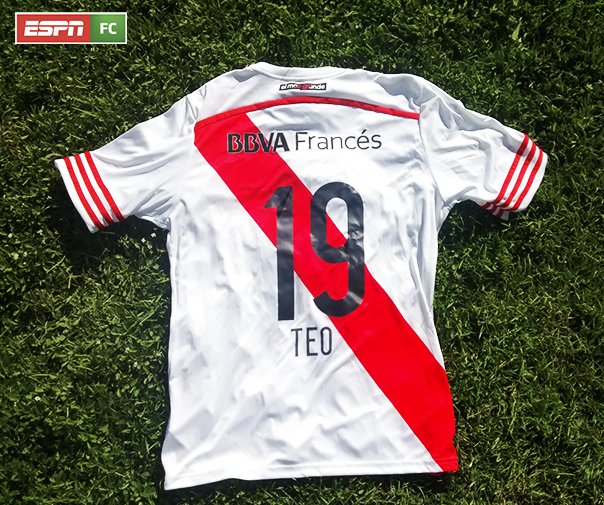ESPNFutbolClub's tweet photo. [Concurso - Sólo Argentina] #QuieroTeoFC ¡Seguinos y RT para participar por la camiseta de Teo Gutiérrez! http://t.co/q6SmlWv4LM