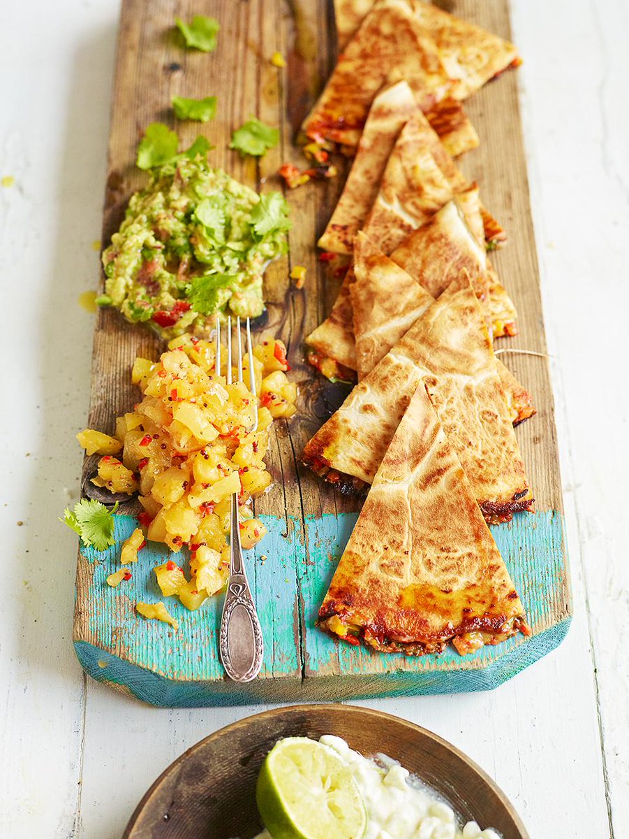 jamieoliver's tweet photo. Loads of great #veggie recipes to inspire your dinner tonight lovely people http://t.co/n45FtQBhnB #MeatFreeMonday http://t.co/CshDZURoZY