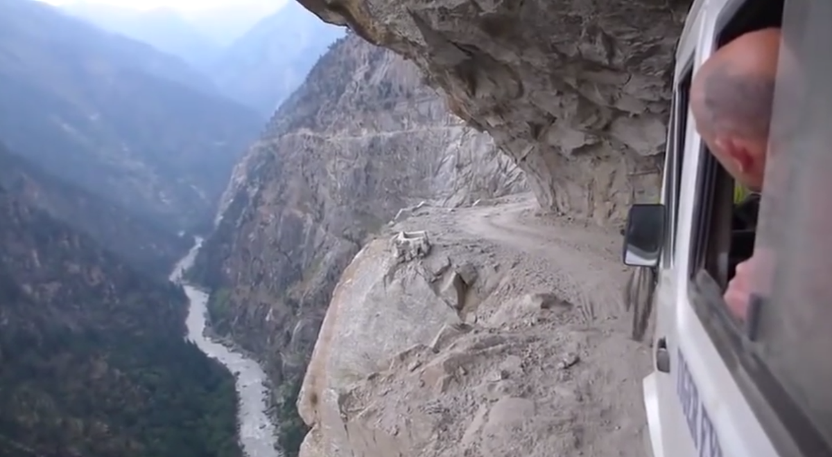 Adventurecom's tweet photo. Insane Himalayas Bus Ride - Not For The Faint Hearted [VIDEO] http://t.co/FRsGMUa9IS #VentureOut http://t.co/yEigjC0m1I
