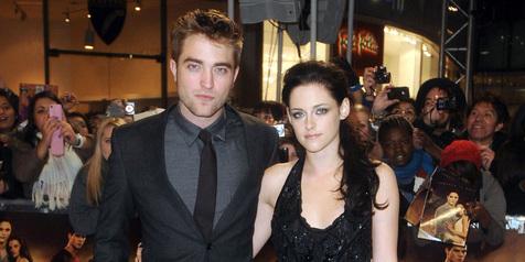 indahsrimulia's tweet photo. Yang Terjadi Ketika Kristen Stewart dan Robert Pattinson Bertemu http://t.co/kIwwsiCbJX http://t.co/M6YUhz46H4