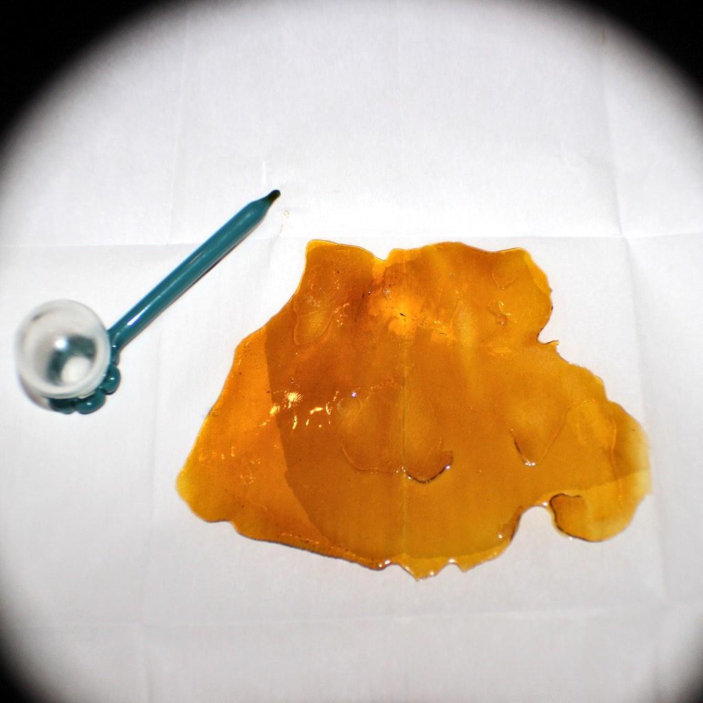 DabbinBabe's tweet photo. Yummy Slabs😋🍯💛 #bubblestick #dabsohard http://t.co/IdzoywzOpj