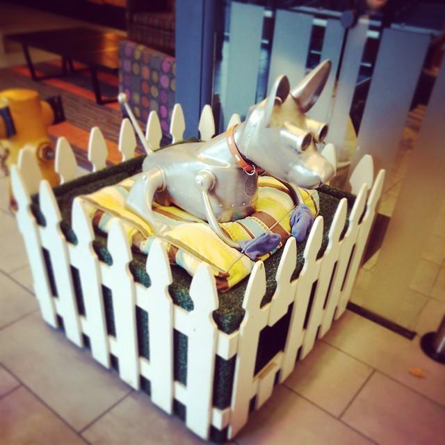 AnderTechBA's tweet photo. Looks like it's bring your dog to work day @amazon today #HTBATechTrek http://t.co/ay20AVUfEE http://t.co/gjxMeyJTtF