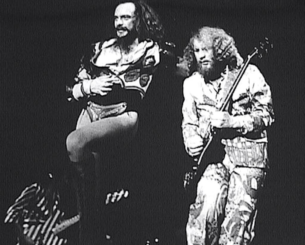 11/17/1946 Happy Birthday, Martin Barre, guitarist of Jethro Tull since
                   1969 
