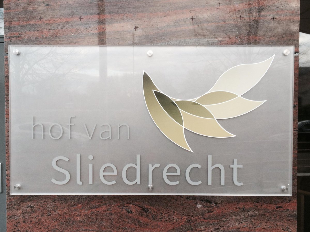 Weer een stapje in onze rebranding. Op de entree niet langer 'Serviceflat Drechtstreek', maar Hof van Sliedrecht.