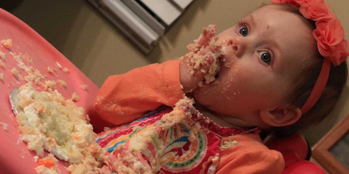 RobSmartrParent's tweet photo. Why 1st birthdays such big deal? Ever want to dive into a cake like a baby? @Smarter_Parent #1stbirthday #messybaby http://t.co/BVkigA6OxP