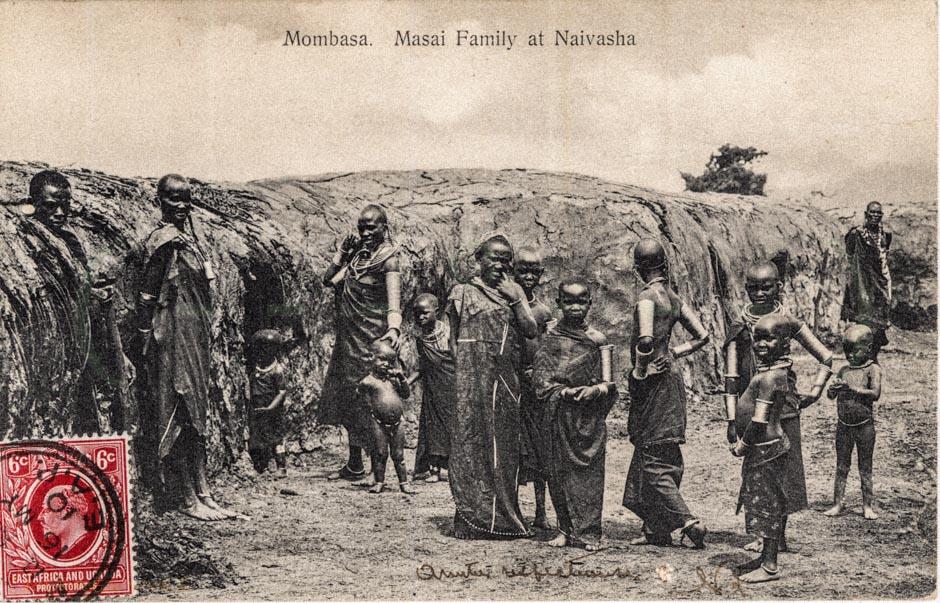 KResearcher's tweet photo. A Maasai family in the early 20th century in Naivasha http://t.co/VnD6TTrZkg