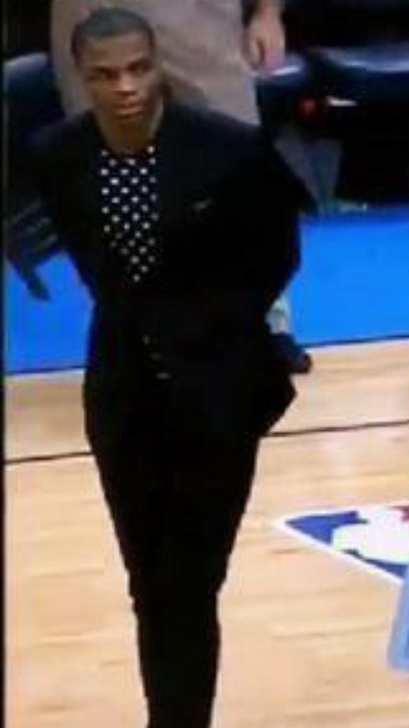 BookGactor's tweet photo. The "sneak a nigga stance" if something pop off. http://t.co/EugfL6N3Tp