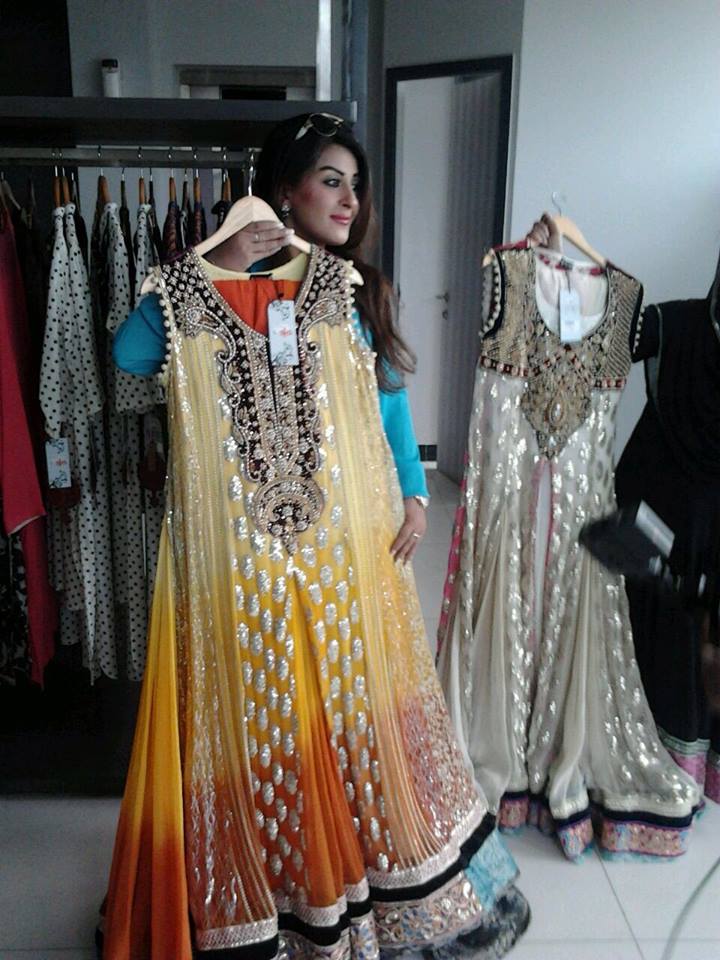 ramzan1900gmail's tweet photo. Film star Laila Shopping on AKS purchasing RAMZAN SIDDIQUE's dresses
#india #ptv #arydigital #FPWAW14 #PLBW2014 #NPro http://t.co/LCEjmMaZx1