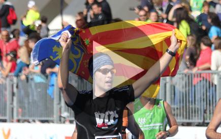 CPpuntocom's tweet photo. Así vivimos el @maratonvalencia 2014 desde el otro lado.  Lo que nadie ve.
http://t.co/R0Qy6fp0m7
#ValenciaEsRunning http://t.co/h3sJlOc6RK