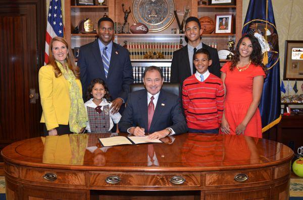 GovHerbert's tweet photo. Today Al Jackson was appointed to the Utah State Senate, representing District 14. #utpol #utah http://t.co/wPSFKgDCpw