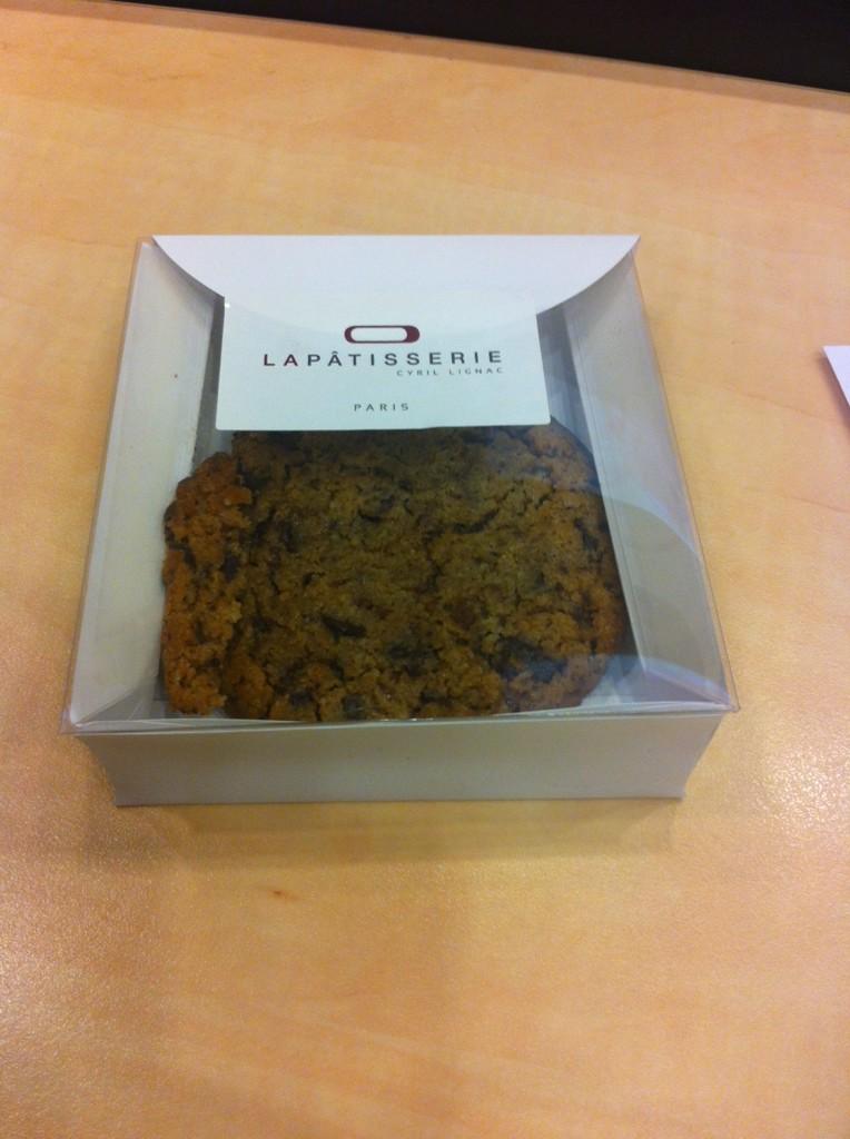 misspress's tweet photo. Un peu de marketing de @cyril_lignac qui a fait des cookies pour la conf #cookitcool pour "détendre l'atmosphère" http://t.co/OFAUUiqMJw