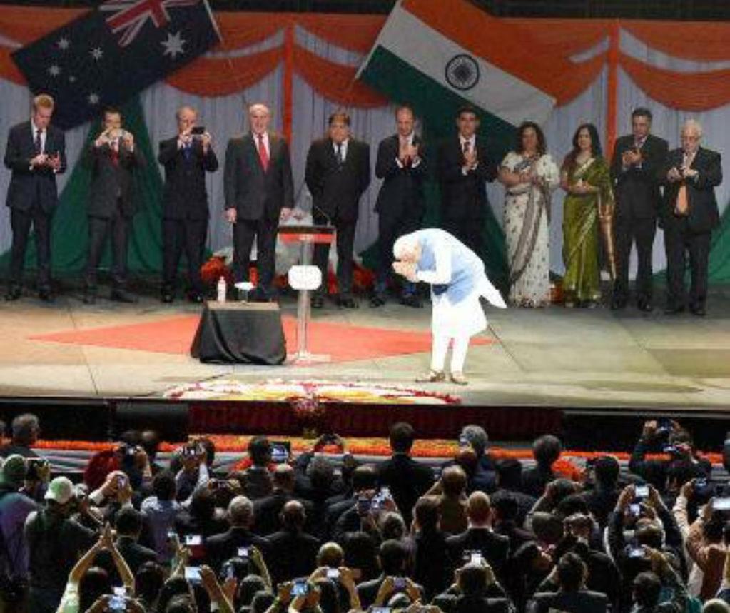 drashokpatel's tweet image. #ModiinAus  #ModiInSydney  #ModiInAustralia  
My PM in Australia  
@BrettLee_58 @narendramodi  🌹  @PMVisitAus