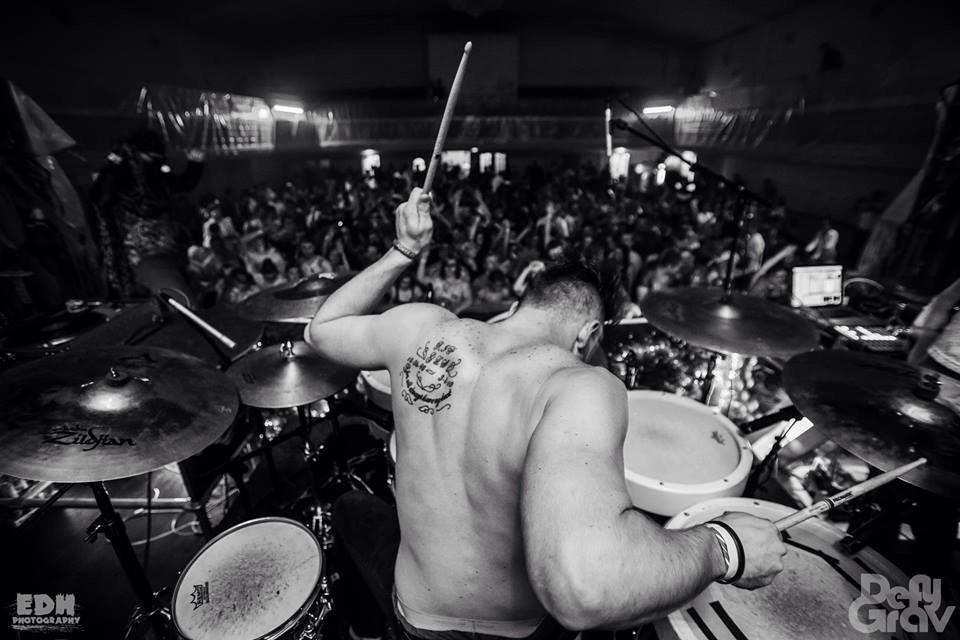 yrahcaZZ's tweet photo. Some action shots from my show with @BVCKHVNTR this weekend. Thanks to @DefyMusicNE and my drum tech @B3nnyAndTheJets http://t.co/mn57obfolM