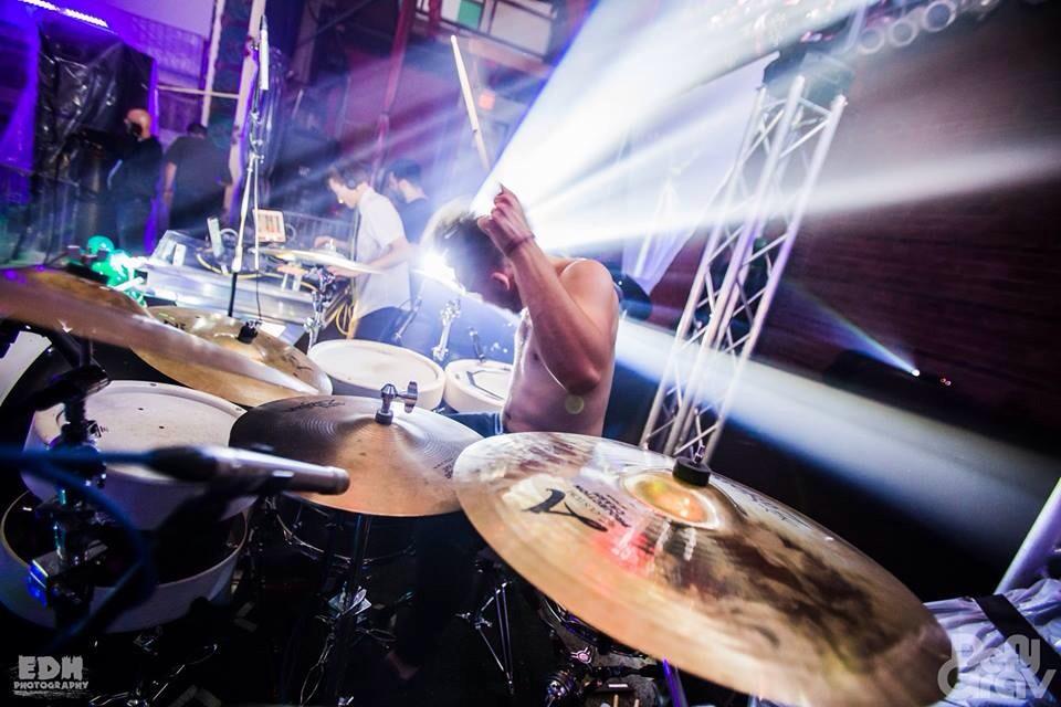 yrahcaZZ's tweet photo. Some action shots from my show with @BVCKHVNTR this weekend. Thanks to @DefyMusicNE and my drum tech @B3nnyAndTheJets http://t.co/mn57obfolM