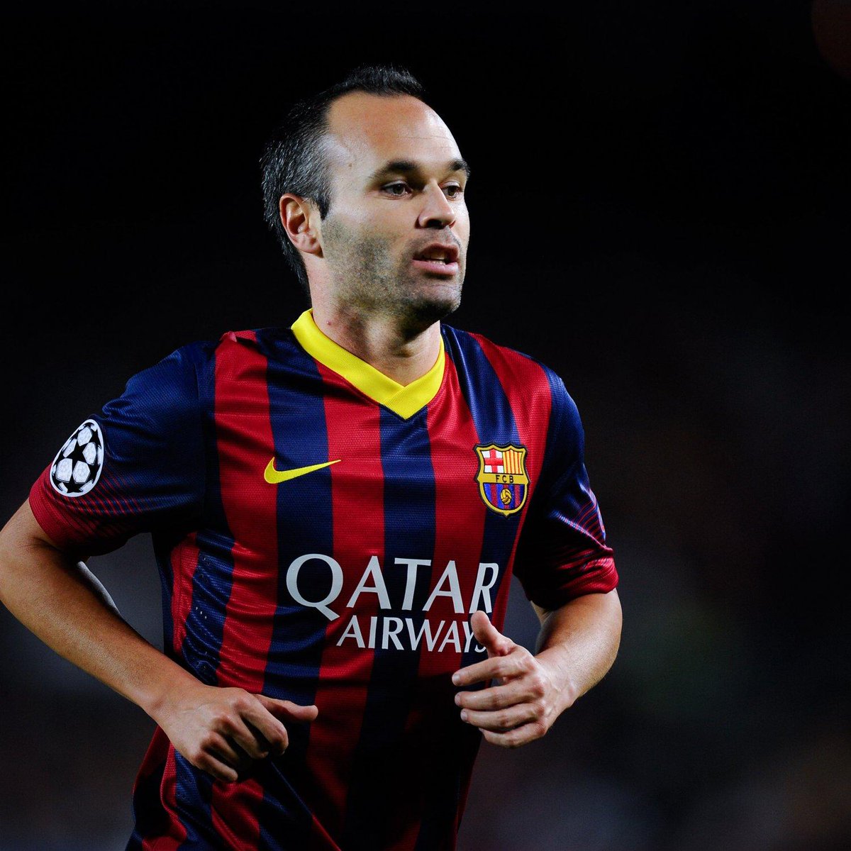 MotivacionesF's tweet photo. "Cuando tenía 12 años mi padre ahorró 3 meses para cómprame unas botas. Las miro y recuerdo de donde vengo" - Iniesta http://t.co/8C7PwPsfGb