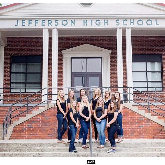 chanzleem's tweet photo. throwback with my hot team, love you all ❤️💙❤️💙 #6thinthestate plus whit dawg and anna http://t.co/guM3EB7J3f