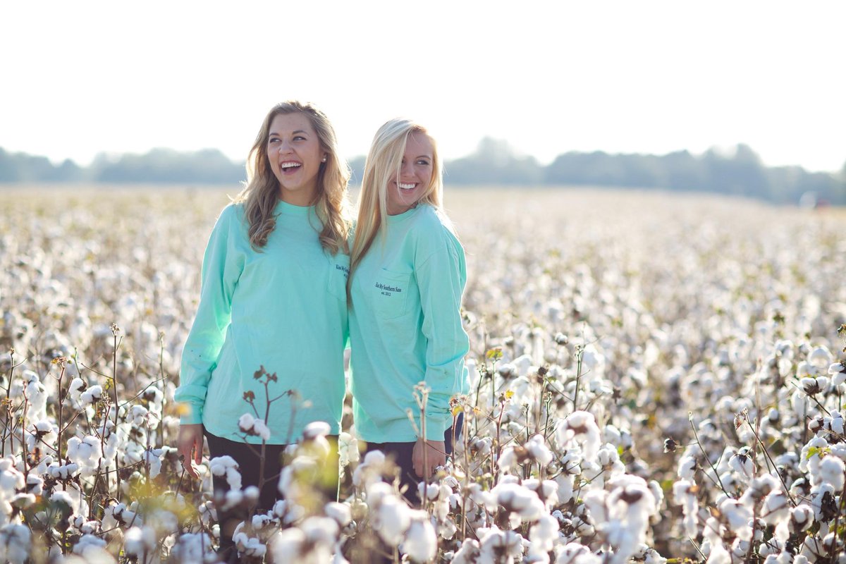 dishinwithak's tweet photo. **NEW** Just A Small Town Girl longsleeve pocket shirts now available in 2 colors! #KMSS $30, http://t.co/skKLPHeFCS http://t.co/kKI0ckvMXZ
