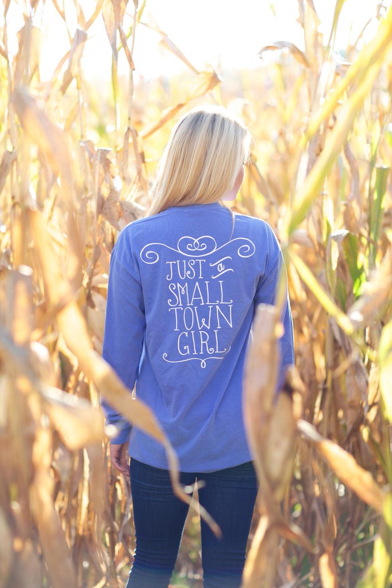 dishinwithak's tweet photo. **NEW** Just A Small Town Girl longsleeve pocket shirts now available in 2 colors! #KMSS $30, http://t.co/skKLPHeFCS http://t.co/kKI0ckvMXZ