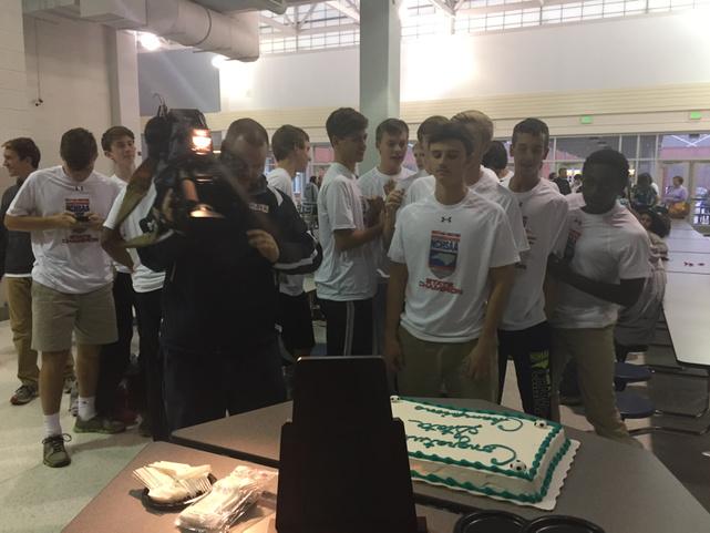 raiders_run's tweet photo. Bout to eat that state champ cake!! http://t.co/hMm8l7OkWy