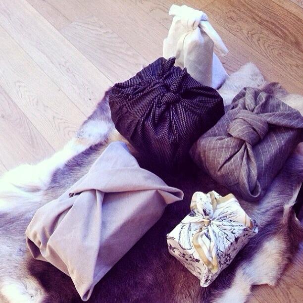 furoshiki gift wrapping with #stevenalan scarves via <a href="/Gesa_Hansen/">Gesa Hansen</a>