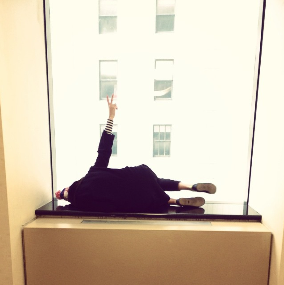 madidiaz's tweet image. Ooh ooh ooh I found a heater I think I'll sleep here #hellacold #ilovethenortheast #ifijustlayhere