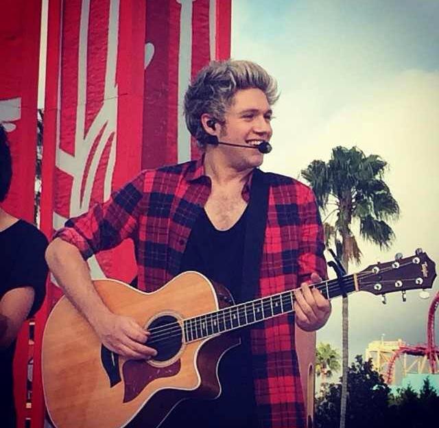 horan_waves's tweet photo. If he is happy, I am happy. ππ #ThanksOnedirectionForFour http://t.co/CL60yC0PYC