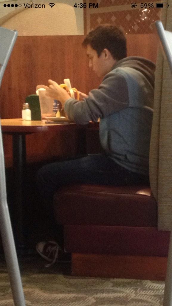 WMBananas's tweet photo. Bananas while sexting BAE http://t.co/kwb7iKh8qT