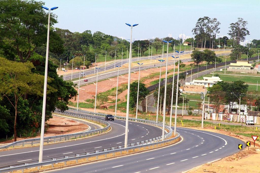 marconiperillo's tweet photo. Iluminação pública da GO-403, trecho entre Goiânia e Senador Canedo. http://t.co/iaQBPiqqUI