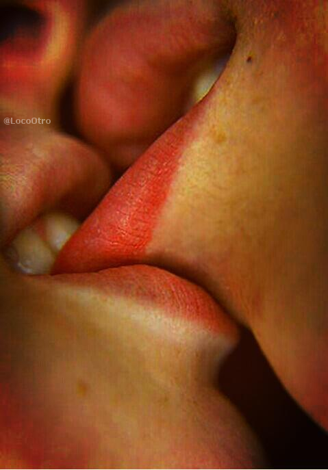 LocoOtro's tweet photo. Si vas a besar, que sea así. http://t.co/lyXKWCKaNX