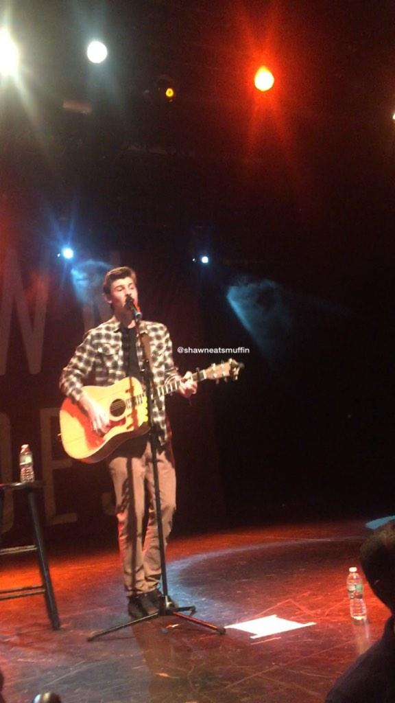 shawneatsmuffin's tweet photo. shawn said thank you after every song and it literally killed me 💕💕 he's beyond sweet @ShawnMendes http://t.co/MEhuHuGAKI
