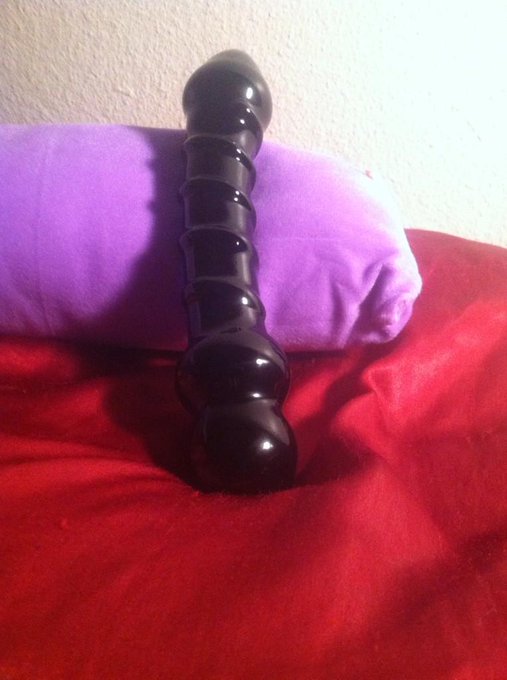 Beautiful cobalt glass toy I just got in the mail. Thank you to all of my c4s lovelies who made this<a href="/tag/tempfix"class="tags"><span>#tempfix</span></a><a href="/tag/sendhelppls"class="tags"><span>#sendhelppls</span></a><a href="/tag/hitachilove"class="tags"><span>#hitachilove</span></a>