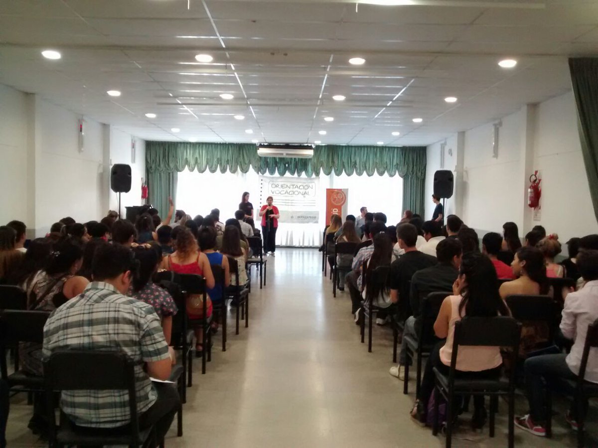 PKBerazategui's tweet photo. Cierre d Orientación Vocacional #JUVENTUD2014 @ mayrasmendoza @JoseOttavis @wadodecorrido @juanjosemussi @CarrerasSM http://t.co/Bex6v4MKps