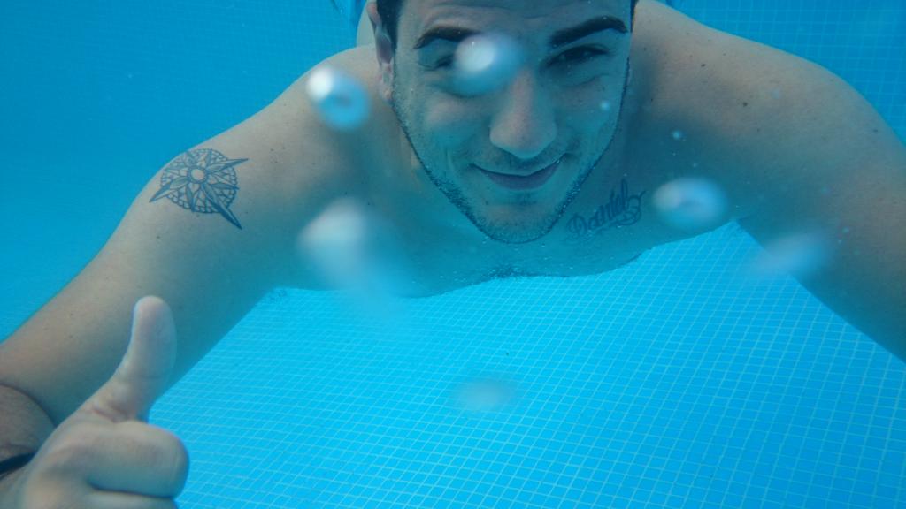 dani_focusin's tweet photo. @Oskar_molina20 personalmente me gusta más sony ... Y mirando las características de uno y otro... Me quedo con mi z2 http://t.co/sR6uTIWCkC