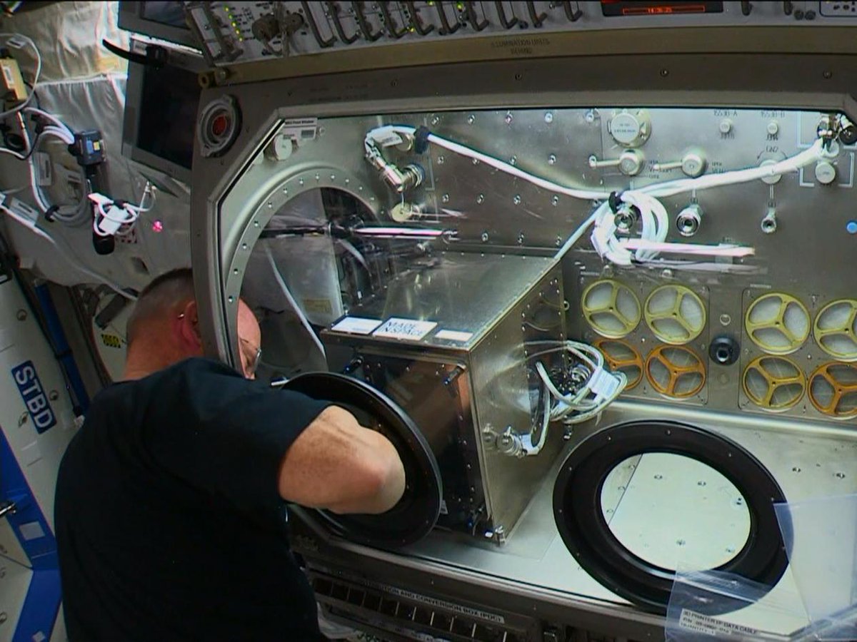NASA's tweet photo. The @Space_Station gets ready for #3Dprinting &amp; preps for new trio launching on Nov. 23: http://t.co/UR3T4W6zBT #ISS http://t.co/y7FyW7e64q