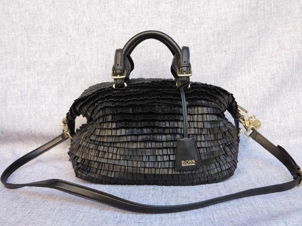 Luna__Viola's tweet photo. Hugo Boss all sheep skin ORIGINAL💪SIZE ：38*19*18CM！813795250DEHJ http://t.co/P7dyCTOy12