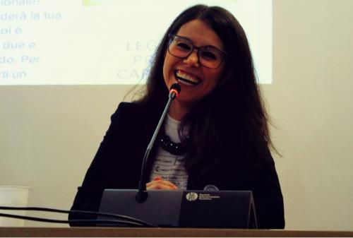 LorenzaDelucchi's tweet photo. Ciao @domitilla guarda che bella foto di #librisocial, s'intravede pure la #bookstee http://t.co/WVaeTPZl35