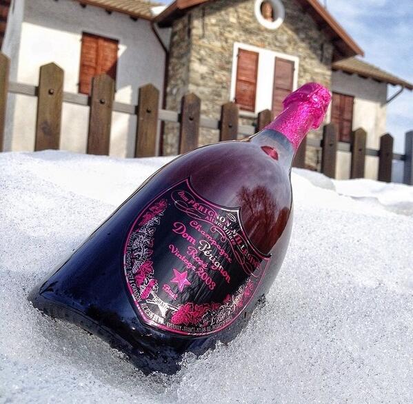Es_Lujo's tweet photo. Nieveeeeee!! ❄️❄️⛄️⛄️❤️❤️ http://t.co/U5isy8eAQR