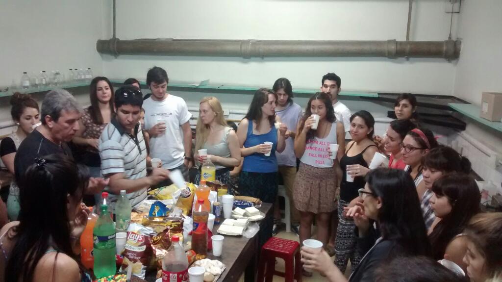 lutesomacruzi's tweet photo. Tanto trabajo merece una recompensa. Fin de cuatrimestre en #COM2014 http://t.co/3e8b6WCVGB
