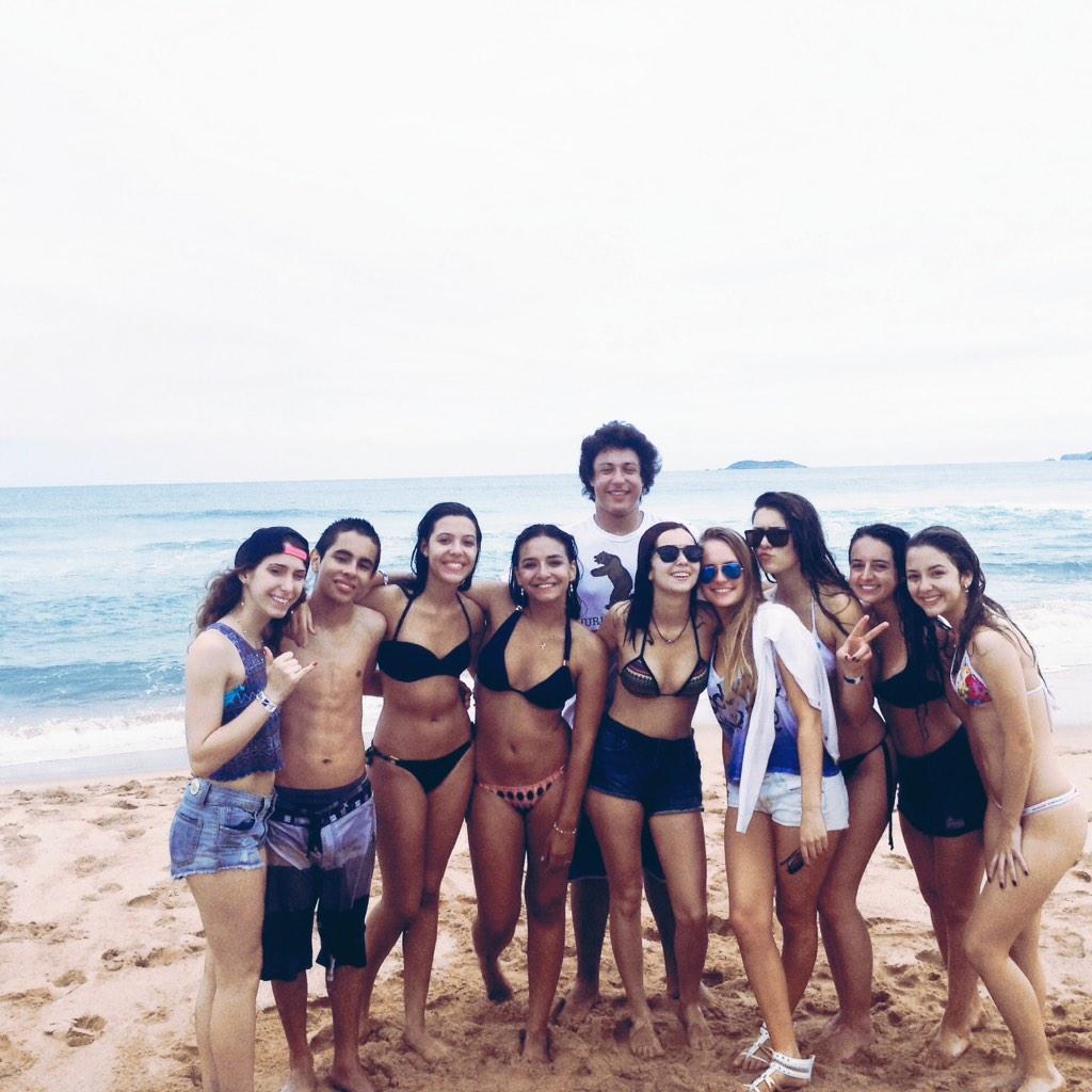 nathsevero's tweet photo. "AH, EU TO EM BÚZIOS"🌊🌴 #finditop #vaidaproblema #formars #melhorcia http://t.co/5qr8Bhb5hJ
