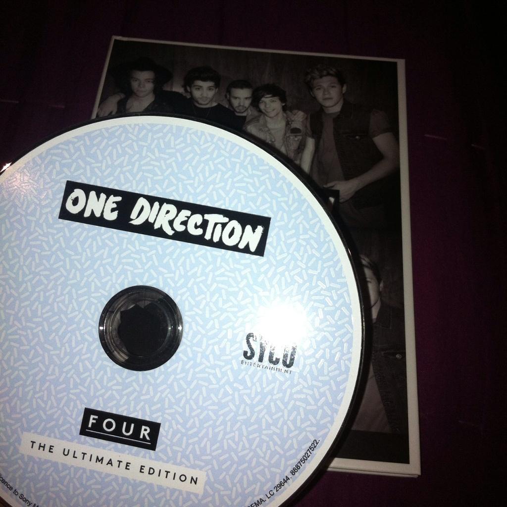 FangirlBea's tweet photo. I'm in love... #FOUROutNow #FOUR #FOURRelease #FOURDeluxe #FOURDANCEPARTY #FOURListeningParty #FOURAF #FOURtoNumber1 http://t.co/8CIQr8WqdG