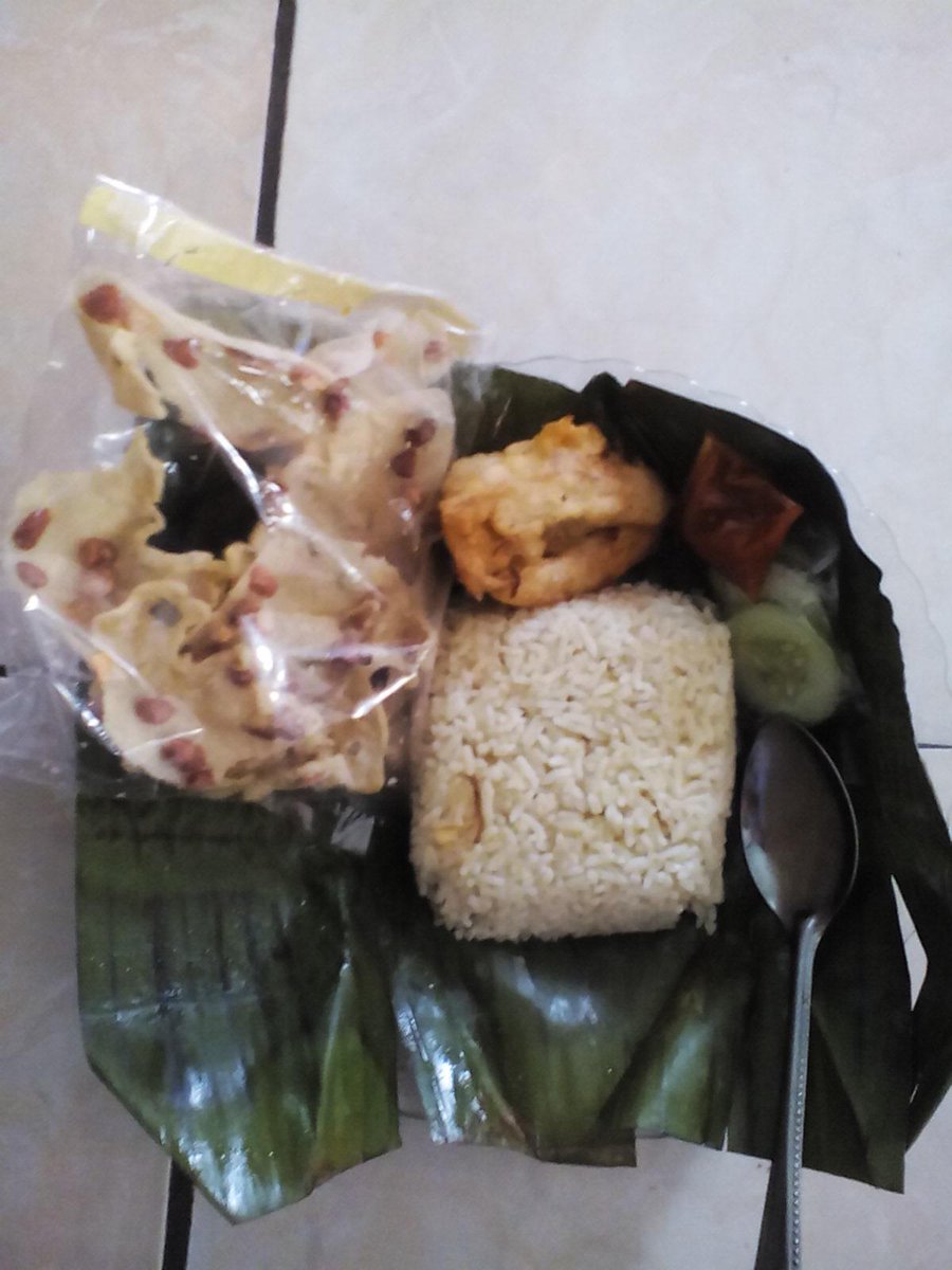 Alhamdulillah... Pagi ini sarapan Nasi Liwet... Kamuh? :) #efekBBMnaik
