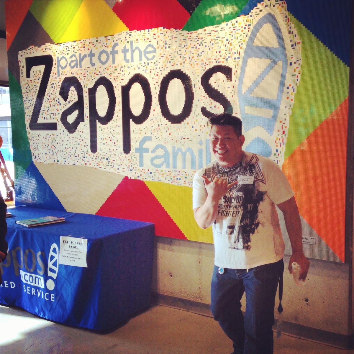 draper_u's tweet image. Thank you Ryo, @zappos, and @tonyhsieh for an inspiring tour of your amazing company culture! #zappostour #draperu