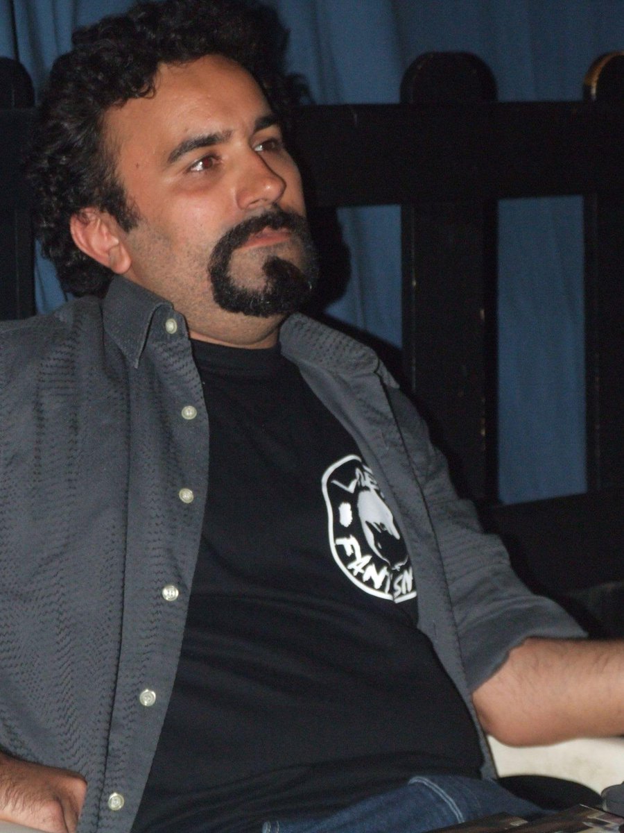 Zarinatormento's tweet photo. @Khonsuwolf el cupable de que mi Universo y los Ksäg'en fuesen creados... http://t.co/9lgFKuiY8R